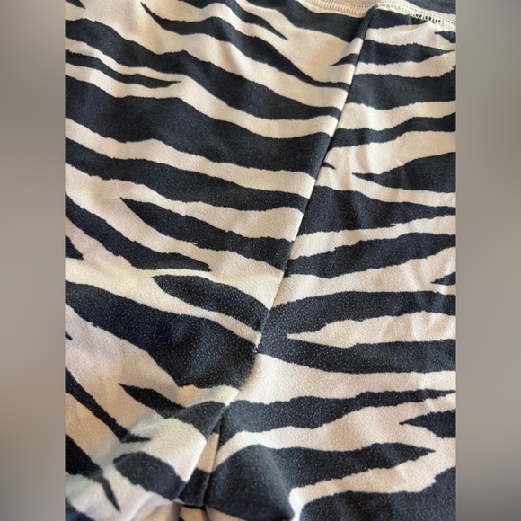 American Eagle Biker Shorts Size Medium - Picture 4 of 5